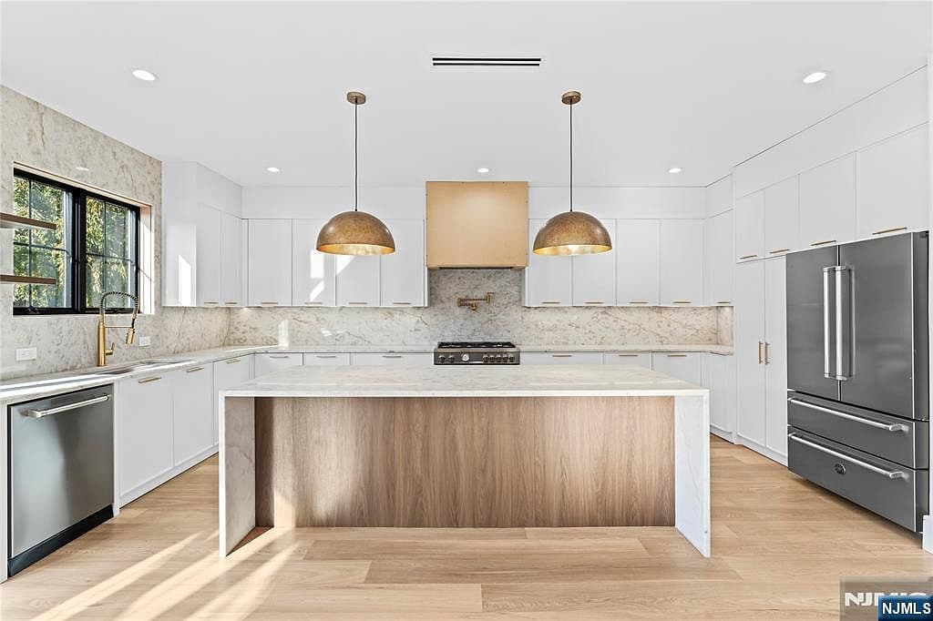 215 Kensington Rd - Image 6