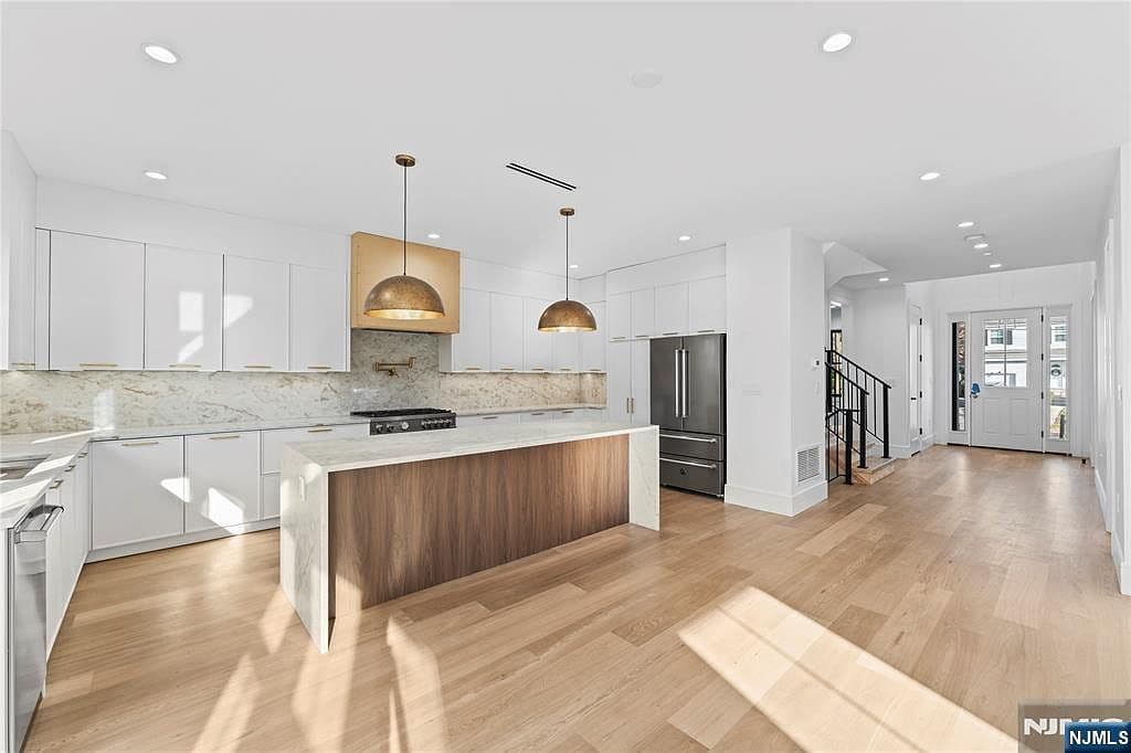 215 Kensington Rd - Image 7