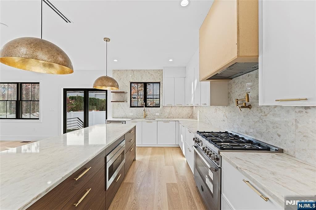 215 Kensington Rd - Image 8