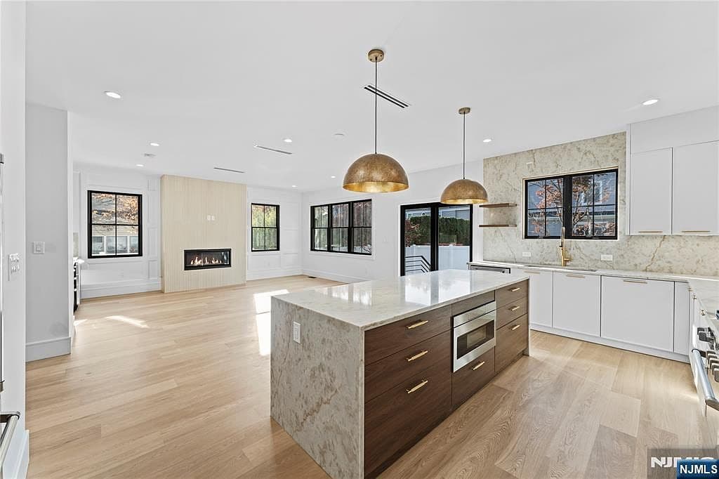 215 Kensington Rd - Image 9