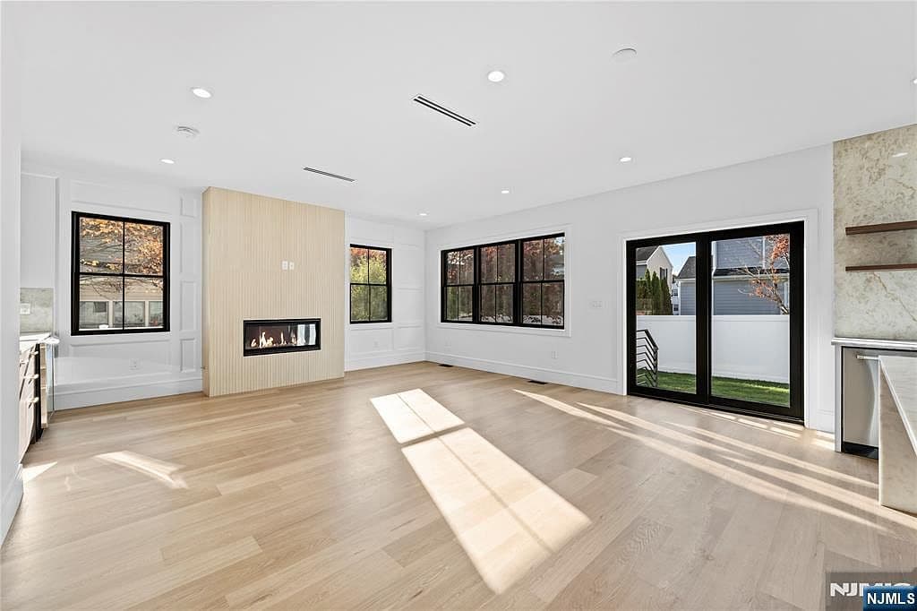 215 Kensington Rd - Image 10