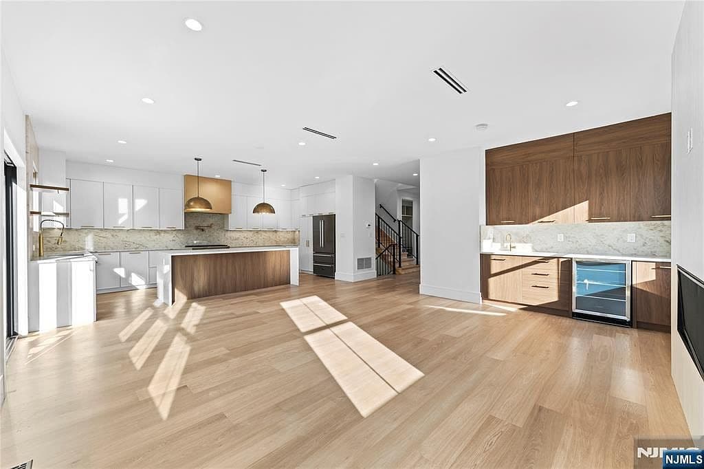 215 Kensington Rd - Image 12