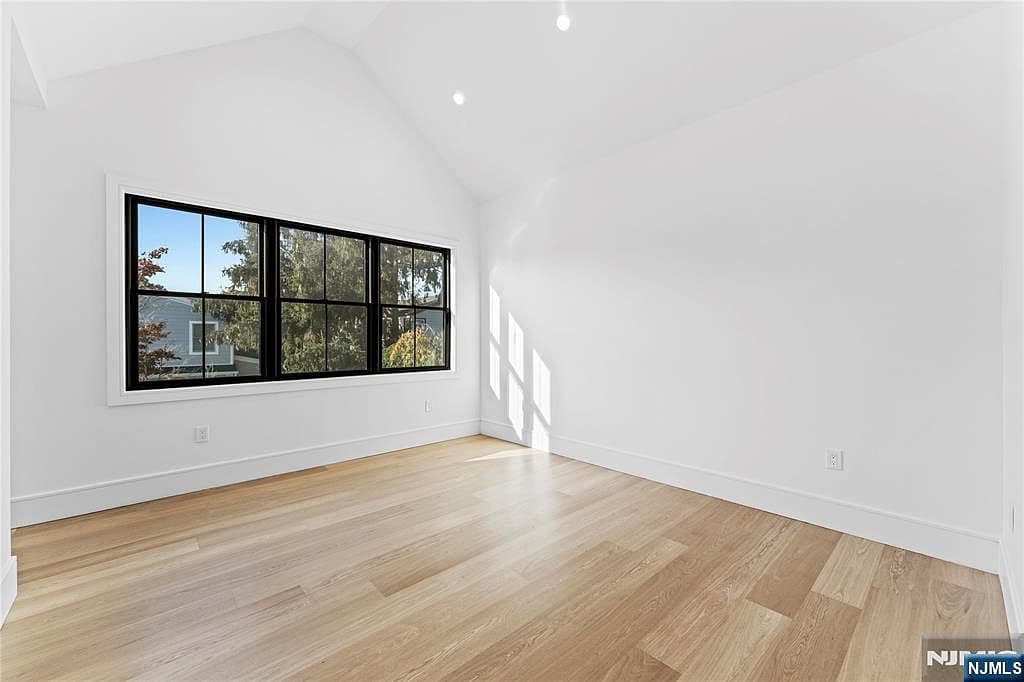 215 Kensington Rd - Image 18