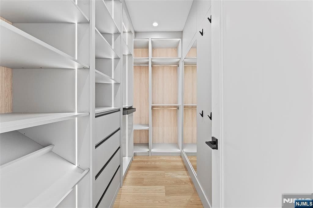 215 Kensington Rd - Image 19