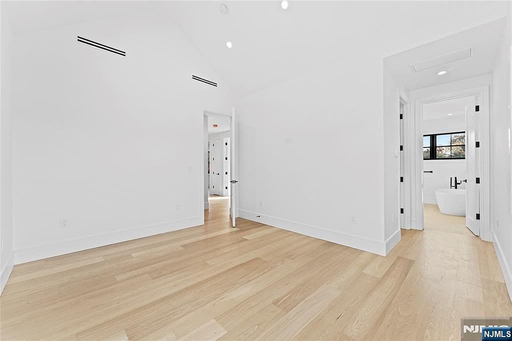 215 Kensington Rd - Image 21