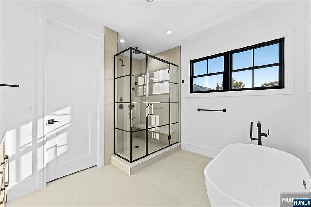 215 Kensington Rd - Image 23