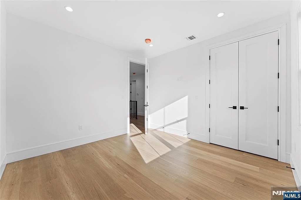 215 Kensington Rd - Image 27