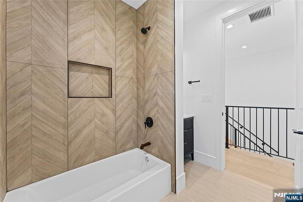 215 Kensington Rd - Image 29