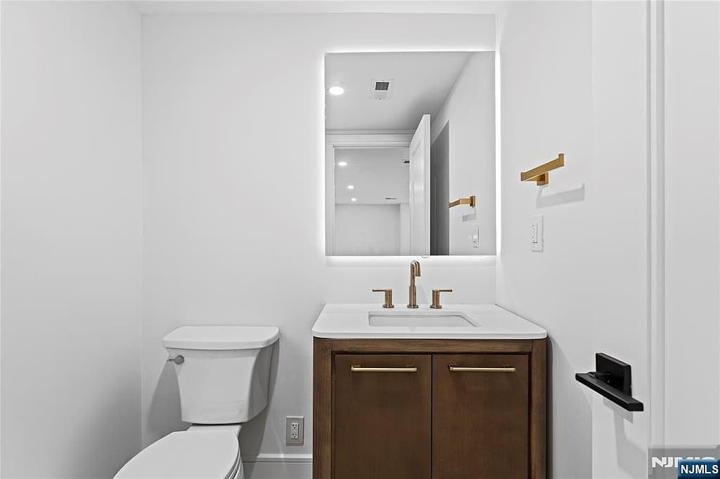 215 Kensington Rd - Image 34