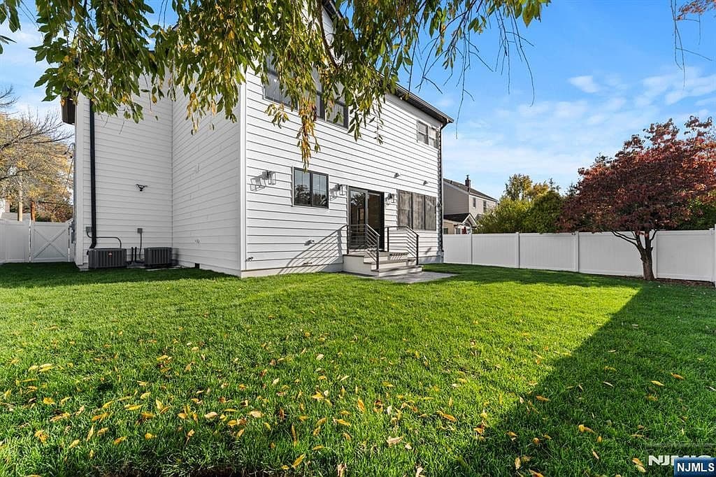 215 Kensington Rd - Image 37