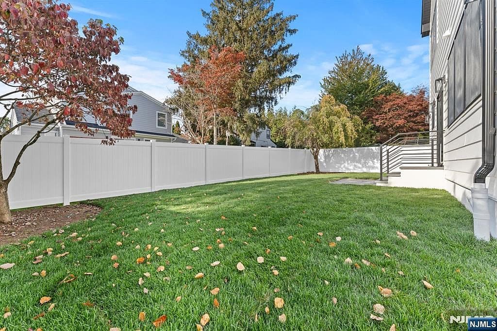 215 Kensington Rd - Image 36