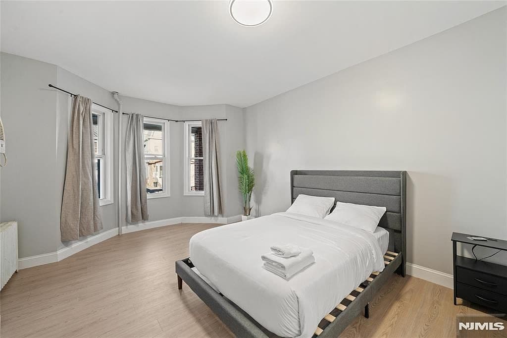 20 E 31st St - Image 4