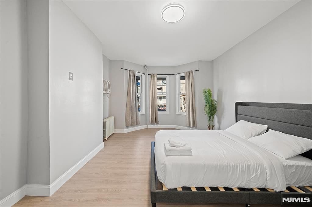 20 E 31st St - Image 5