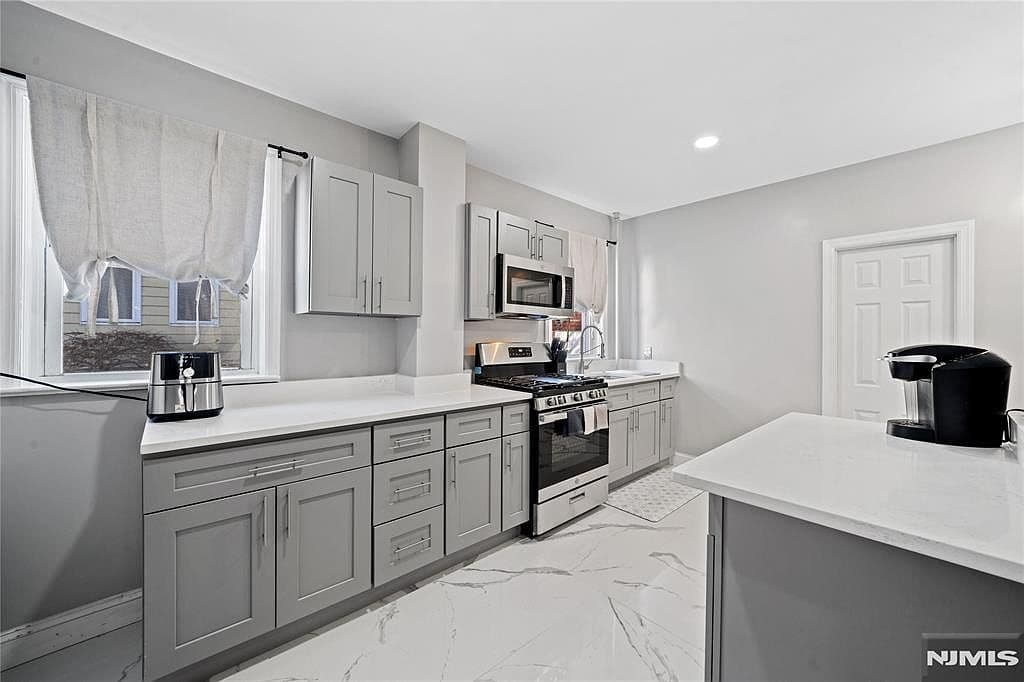 20 E 31st St - Image 10