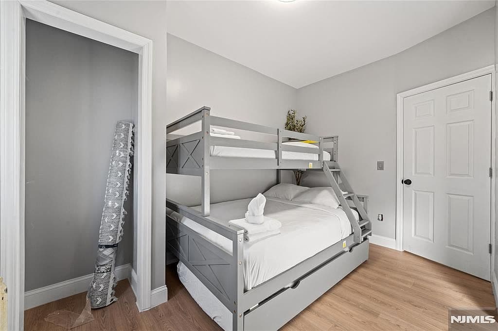 20 E 31st St - Image 15