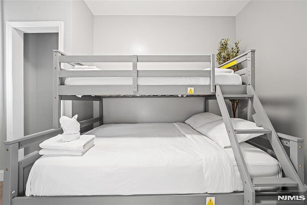 20 E 31st St - Image 16