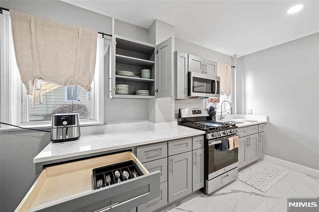 20 E 31st St - Image 21