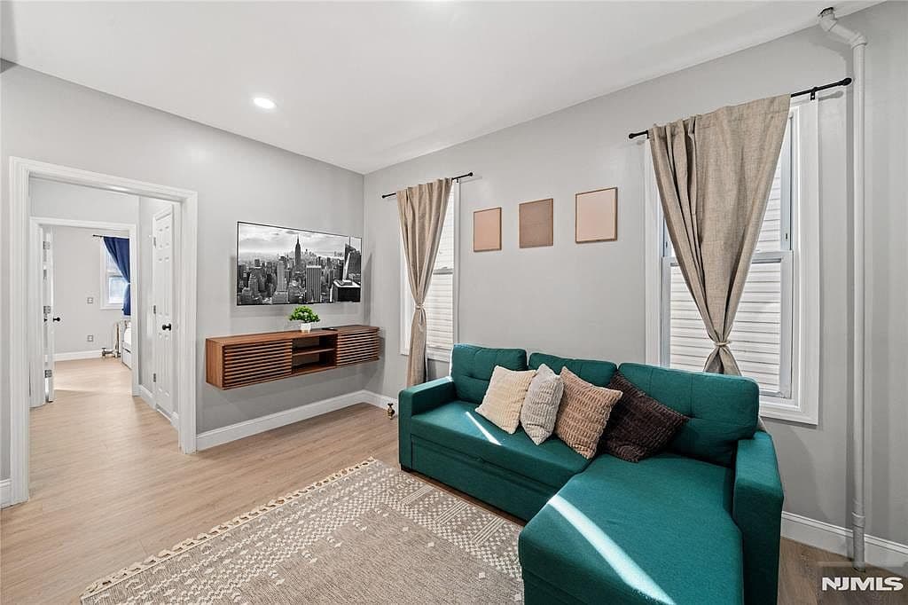 20 E 31st St - Image 23