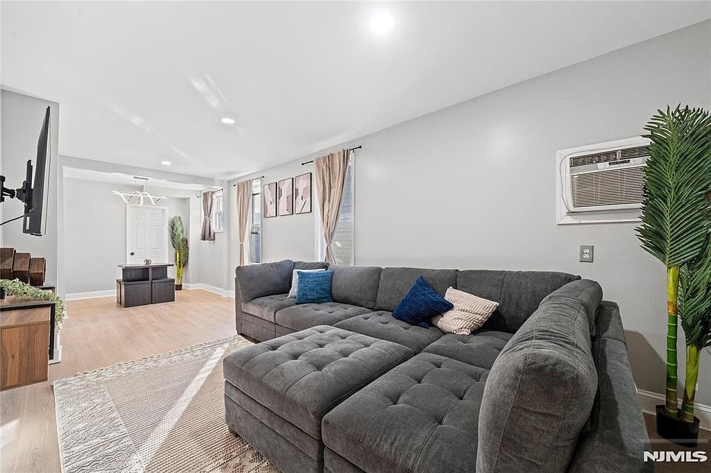 20 E 31st St - Image 28