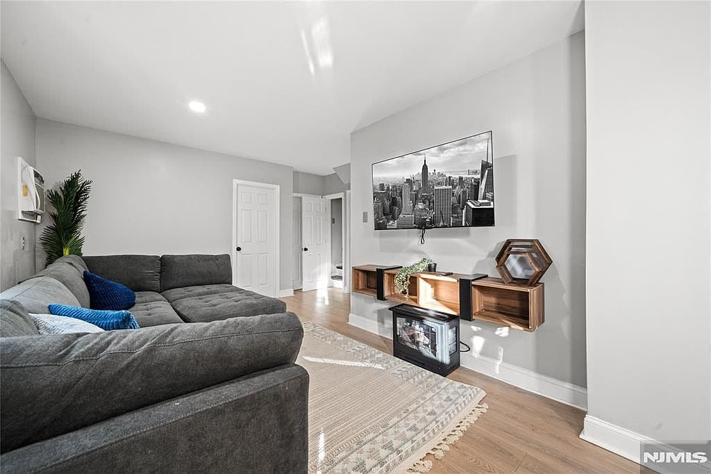 20 E 31st St - Image 29