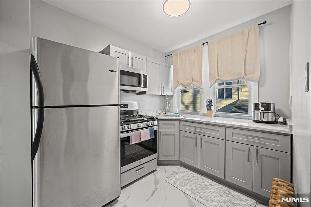 20 E 31st St - Image 33