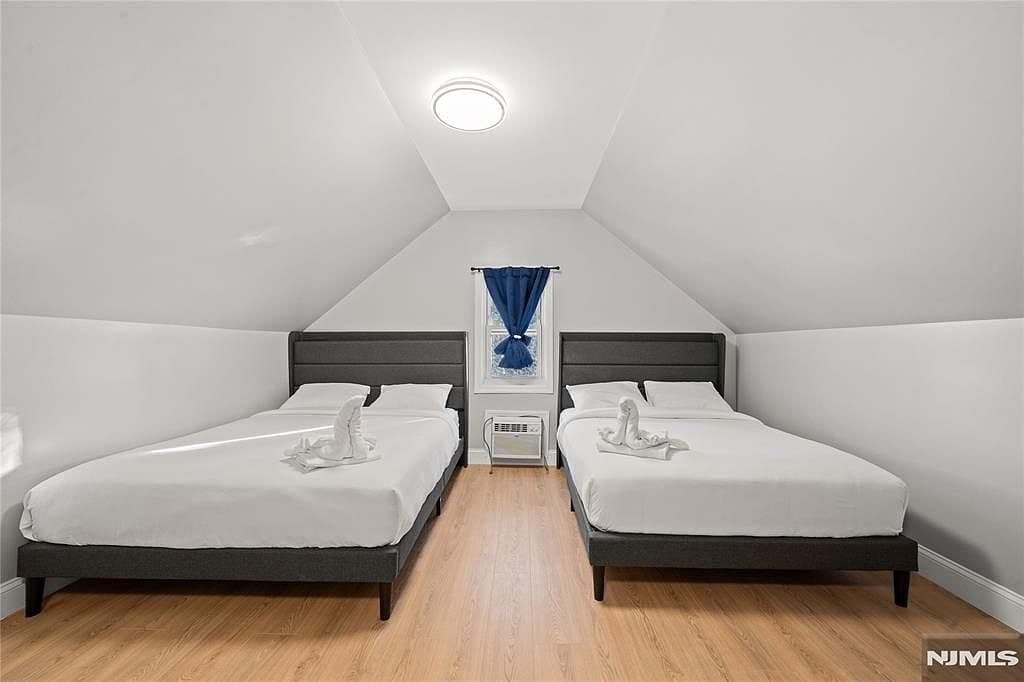 20 E 31st St - Image 38