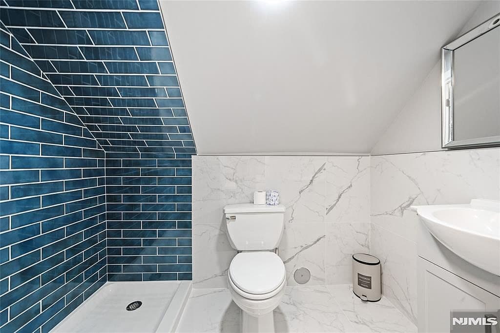 20 E 31st St - Image 40