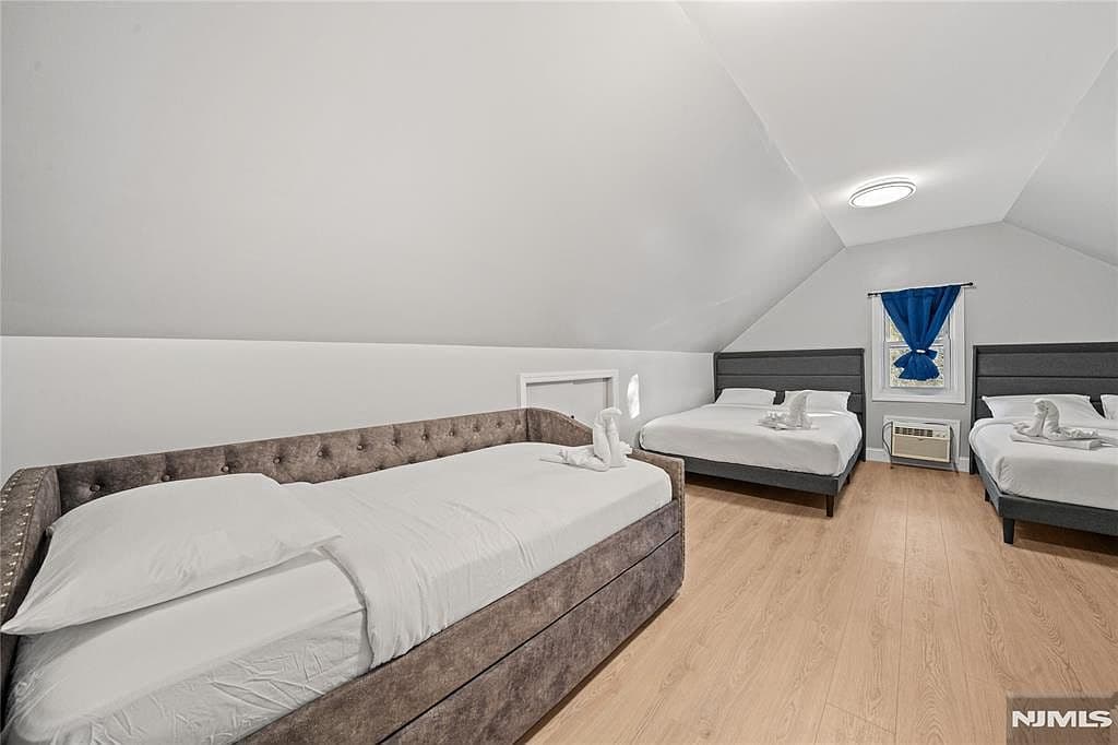 20 E 31st St - Image 44